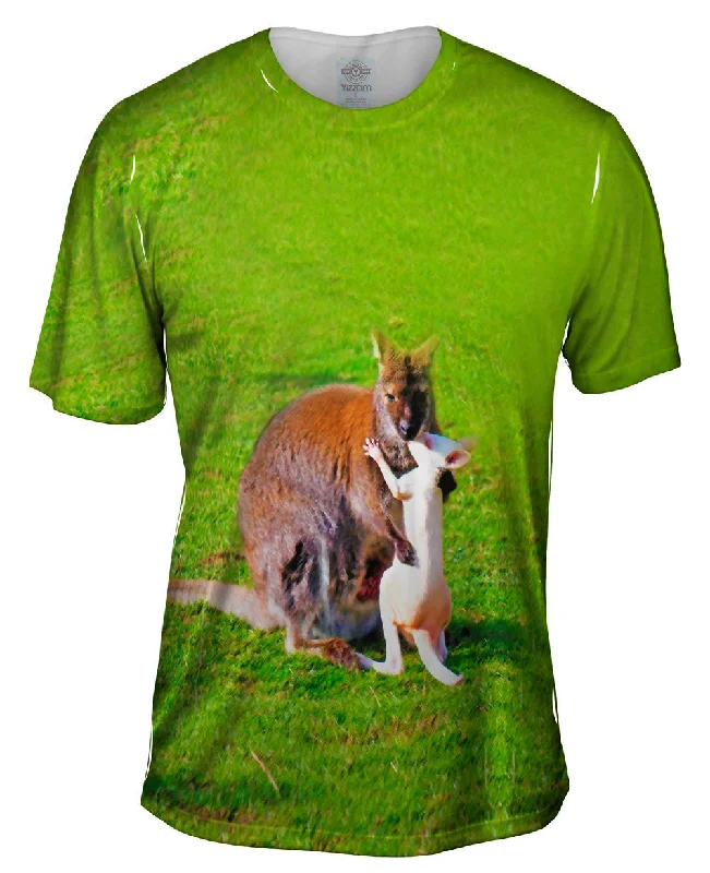 Travel Lover T-Shirt-Kissing Kangaroo