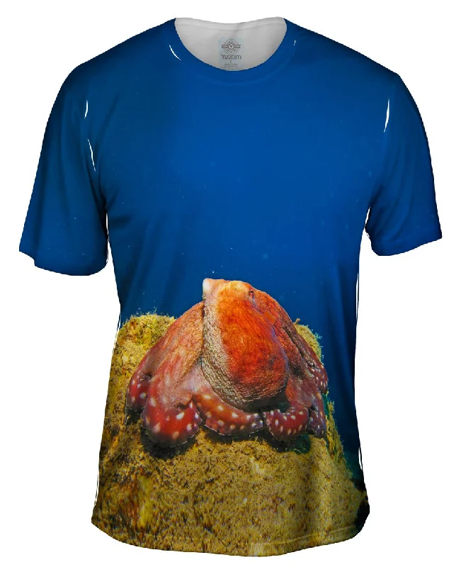 Cute Animal T-Shirt-Sitting Octopus Underwater