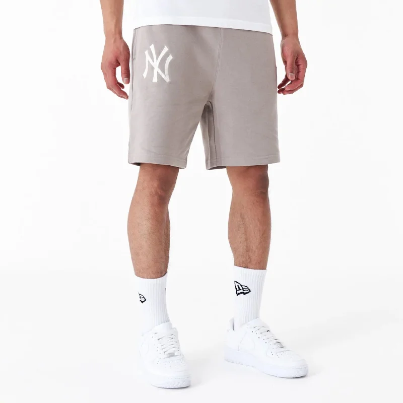 Loose Fit Lounge Shorts-New York Yankees League Essential Beige Shorts