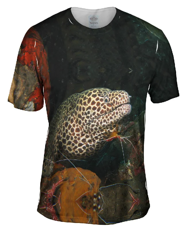 Art Print T-Shirt-Honeycomb Moray Underwater